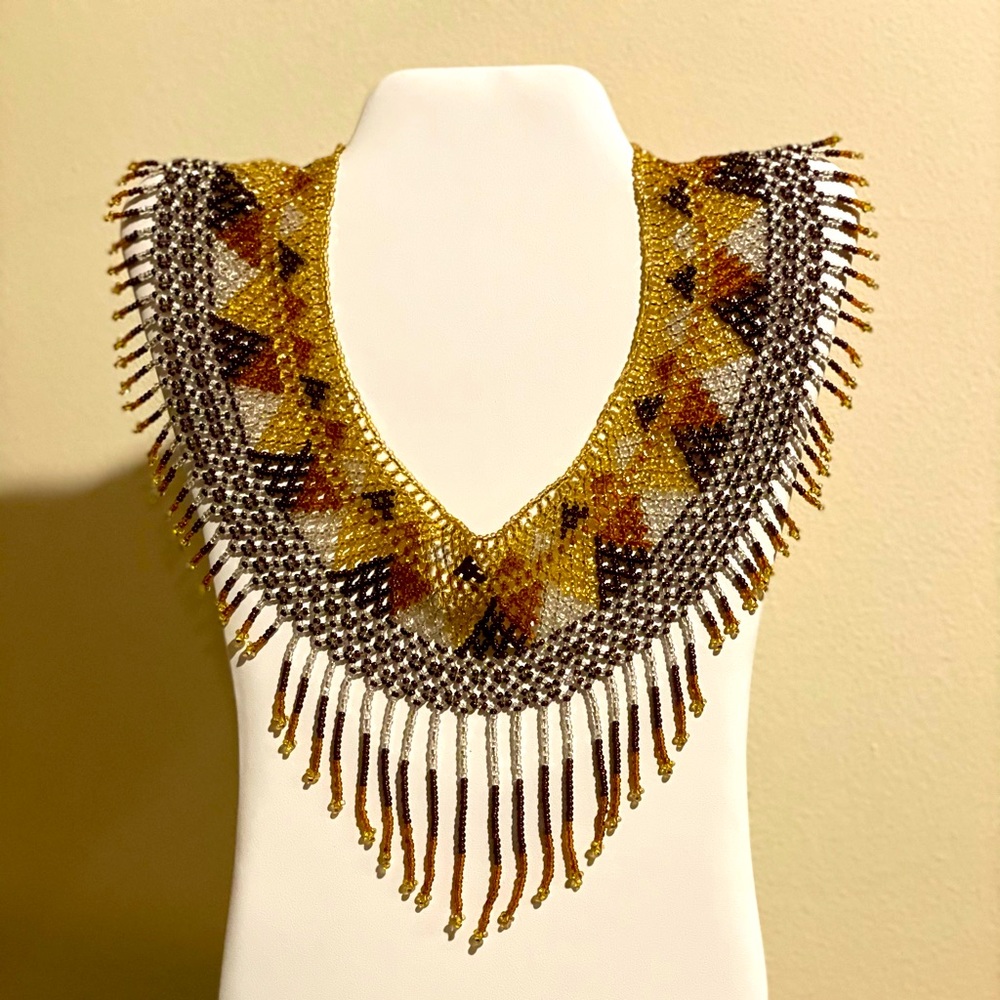 Huichol necklace 💛🤎